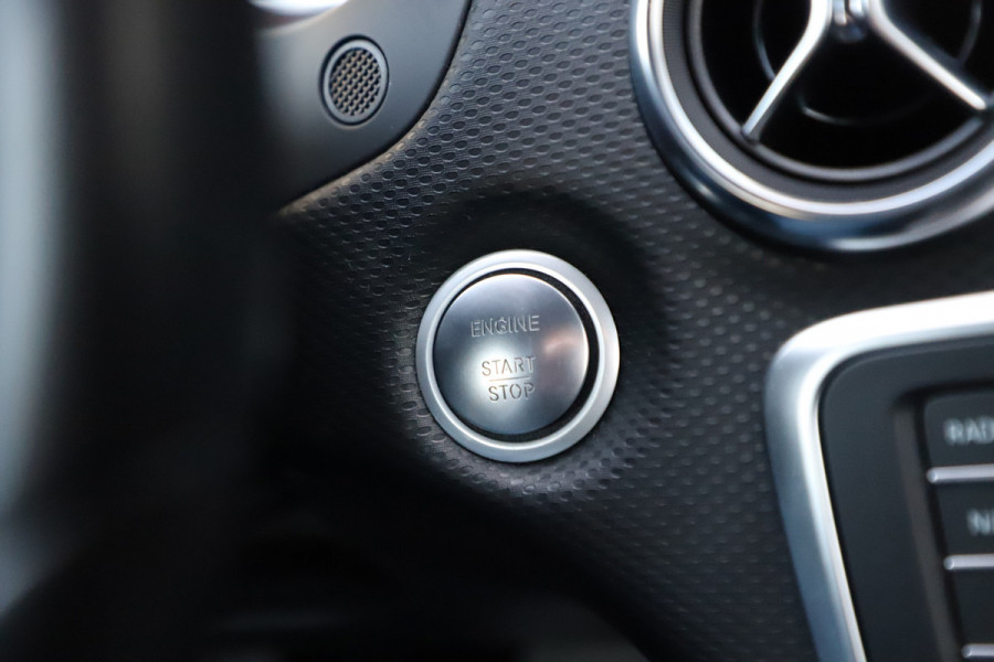 Mercedes-Benz A-Klasse 180 Business Solution | Led | Stoelverwarming | Cruise-control | Apple-carplay | Camera | Startknop | Facelift | NL-Auto | 2018.