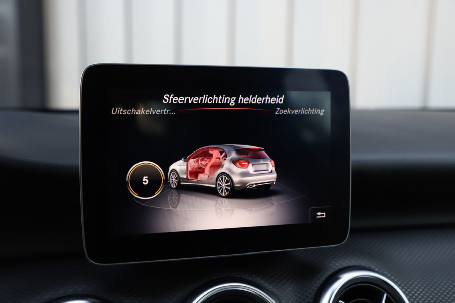 Mercedes-Benz A-Klasse 180 Business Solution | Led | Stoelverwarming | Cruise-control | Apple-carplay | Camera | Startknop | Facelift | NL-Auto | 2018.