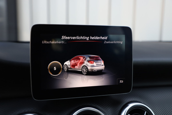 Mercedes-Benz A-Klasse 180 Business Solution | Led | Stoelverwarming | Cruise-control | Apple-carplay | Camera | Startknop | Facelift | NL-Auto | 2018.
