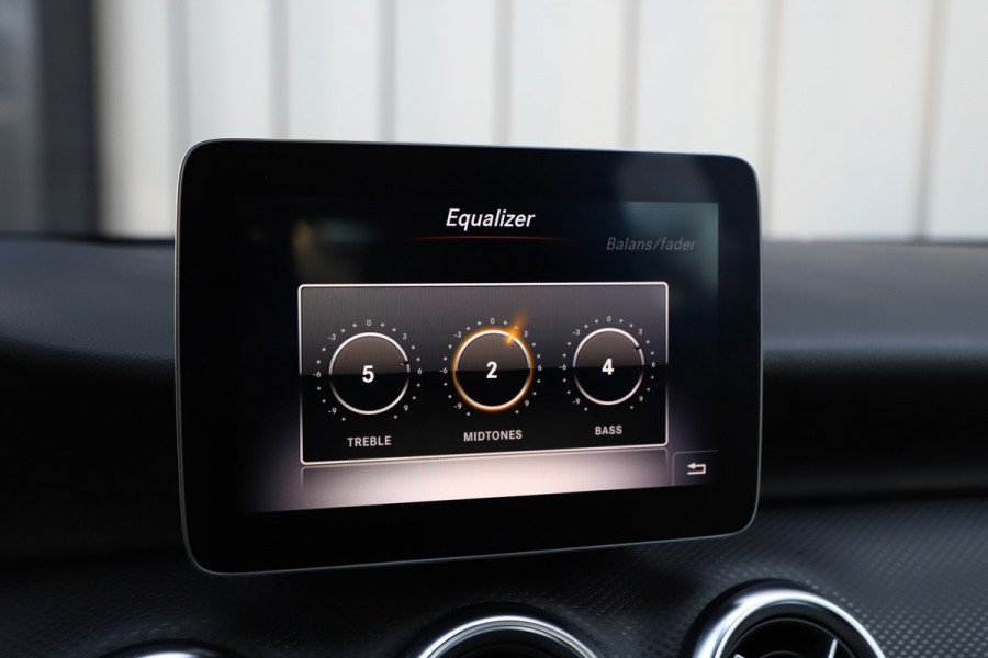 Mercedes-Benz A-Klasse 180 Business Solution | Led | Stoelverwarming | Cruise-control | Apple-carplay | Camera | Startknop | Facelift | NL-Auto | 2018.