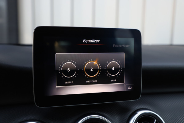 Mercedes-Benz A-Klasse 180 Business Solution | Led | Stoelverwarming | Cruise-control | Apple-carplay | Camera | Startknop | Facelift | NL-Auto | 2018.
