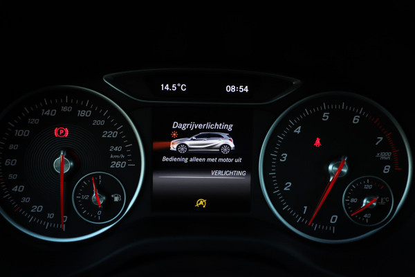 Mercedes-Benz A-Klasse 180 Business Solution | Led | Stoelverwarming | Cruise-control | Apple-carplay | Camera | Startknop | Facelift | NL-Auto | 2018.