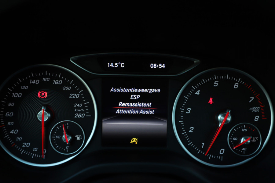 Mercedes-Benz A-Klasse 180 Business Solution | Led | Stoelverwarming | Cruise-control | Apple-carplay | Camera | Startknop | Facelift | NL-Auto | 2018.