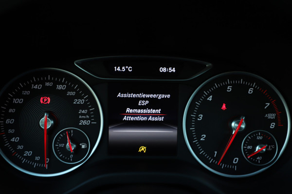 Mercedes-Benz A-Klasse 180 Business Solution | Led | Stoelverwarming | Cruise-control | Apple-carplay | Camera | Startknop | Facelift | NL-Auto | 2018.