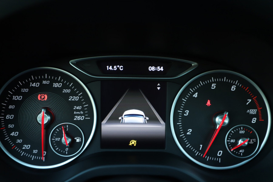 Mercedes-Benz A-Klasse 180 Business Solution | Led | Stoelverwarming | Cruise-control | Apple-carplay | Camera | Startknop | Facelift | NL-Auto | 2018.