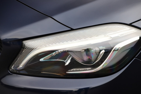 Mercedes-Benz A-Klasse 180 Business Solution | Led | Stoelverwarming | Cruise-control | Apple-carplay | Camera | Startknop | Facelift | NL-Auto | 2018.