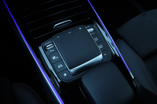 Mercedes-Benz GLA 200 AMG | 163PK | Pano | Memory | Keyless-go | Sfeerverlichting | Multibeam | Widescreen | Camera | 2020.