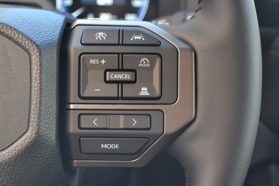 Toyota Land Cruiser 2.8 D-4D Hybrid Navigator VAN