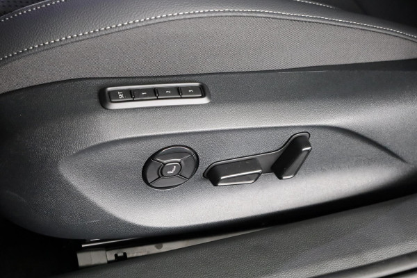 Škoda Superb Combi Sportline Business PHEV 1.5 TSI 204pk DSG-6 | Trekhaak | Travel assist plus | Panoramadak | Canton | 19 inch lichtmetalen velgen