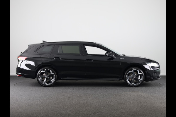 Škoda Superb Combi Sportline Business PHEV 1.5 TSI 204pk DSG-6 | Trekhaak | Travel assist plus | Panoramadak | Canton | 19 inch lichtmetalen velgen