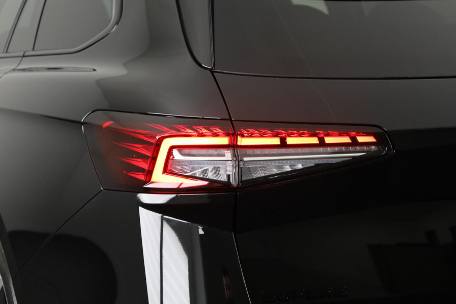 Škoda Superb Combi Sportline Business PHEV 1.5 TSI 204pk DSG-6 | Trekhaak | Travel assist plus | Panoramadak | Canton | 19 inch lichtmetalen velgen