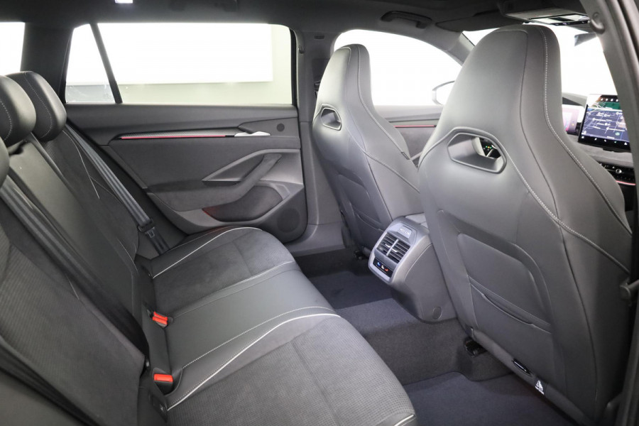 Škoda Superb Combi Sportline Business PHEV 1.5 TSI 204pk DSG-6 | Trekhaak | Travel assist plus | Panoramadak | Canton | 19 inch lichtmetalen velgen