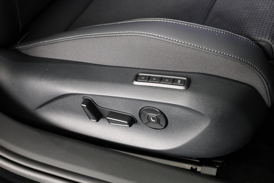 Škoda Superb Combi Sportline Business PHEV 1.5 TSI 204pk DSG-6 | Trekhaak | Travel assist plus | Panoramadak | Canton | 19 inch lichtmetalen velgen