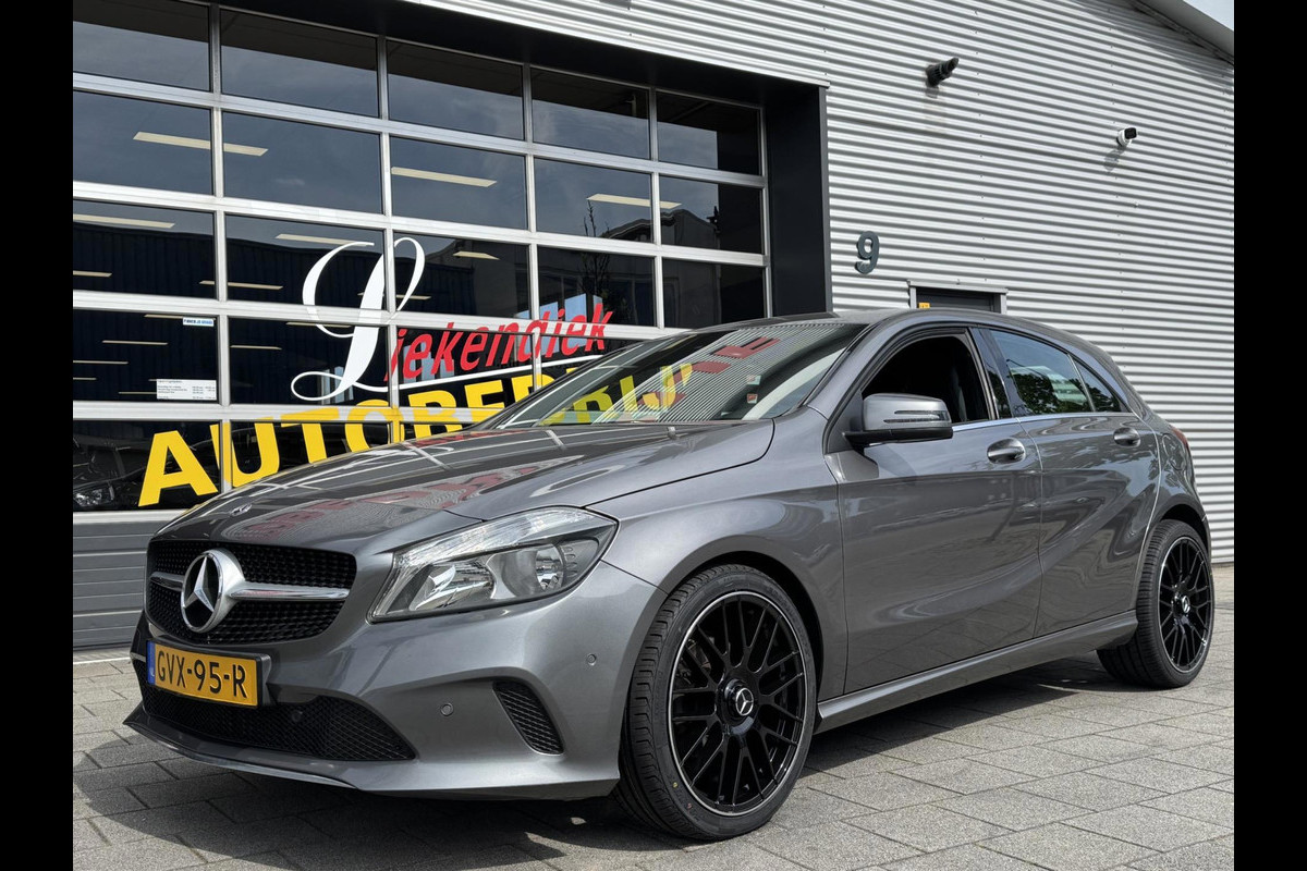 Mercedes-Benz A-Klasse 180 BlueEfficiency URBAN - Navigatie I Airco I PDC I Sport interieur & 19 inch Velgen I Dealer onderhouden