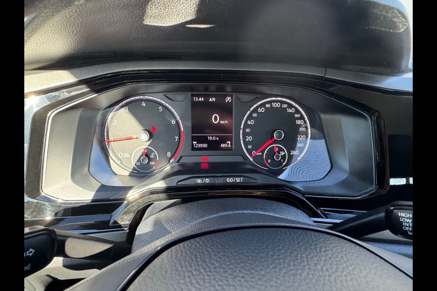 Volkswagen Polo 1.0 TSI Comfortline Business * Navigatiesysteem * Stoelverwarming *