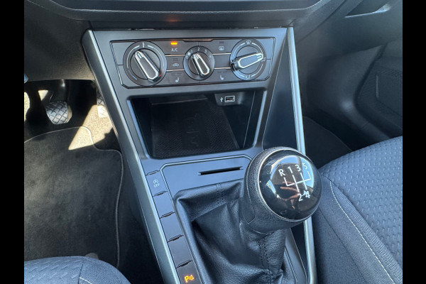 Volkswagen Polo 1.0 TSI Comfortline Business * Navigatiesysteem * Stoelverwarming *