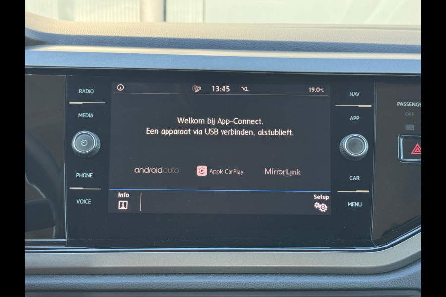 Volkswagen Polo 1.0 TSI Comfortline Business * Navigatiesysteem * Stoelverwarming *