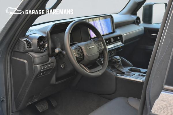 Toyota Land Cruiser 2.8 D-4D Hybrid Navigator VAN
