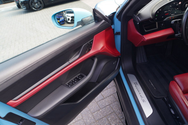 Porsche Taycan Cross Turismo 4S 93 kWh | 4 Wiel besturing | Bose | Camera | Ijsblauw Metallic | 490PK