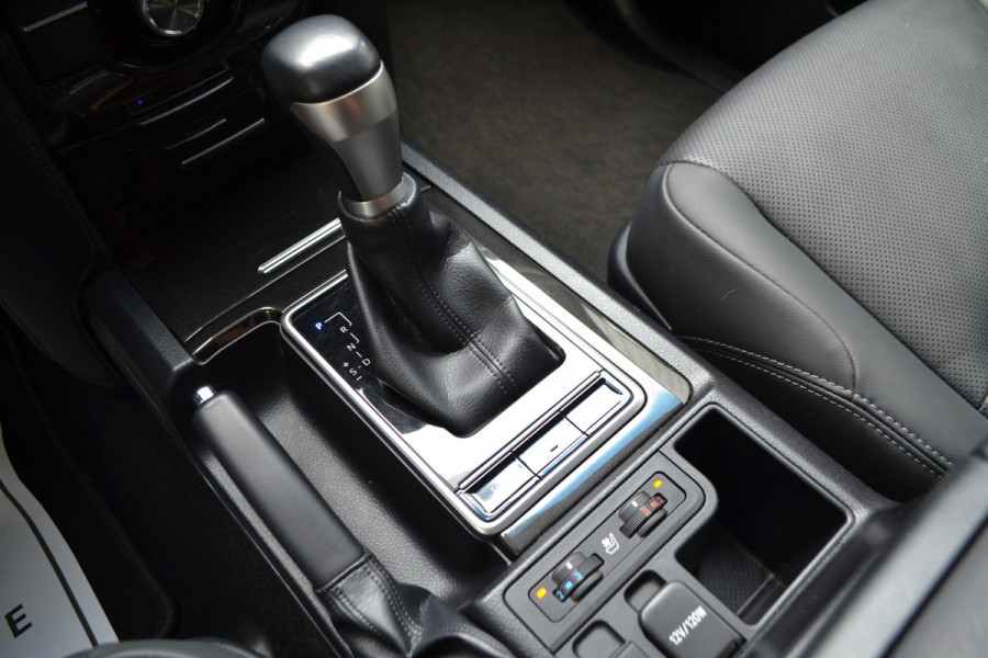 Toyota Land Cruiser 2.8 D-4D-F Black Edition Window Van