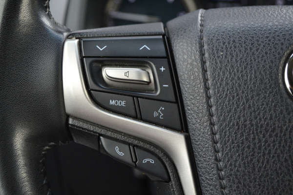 Toyota Land Cruiser 2.8 D-4D-F Black Edition Window Van