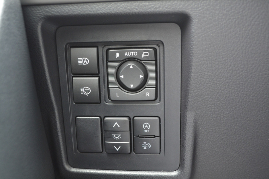 Toyota Land Cruiser 2.8 D-4D-F Black Edition Window Van