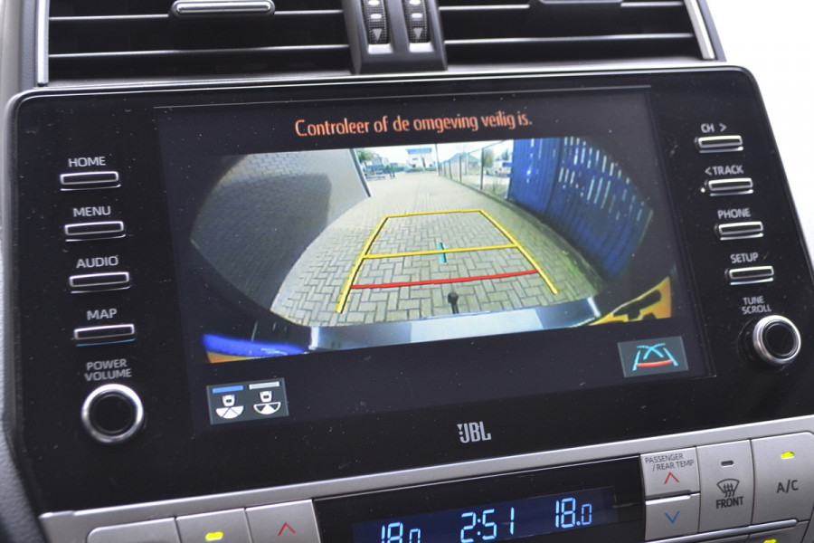 Toyota Land Cruiser 2.8 D-4D-F Black Edition Window Van