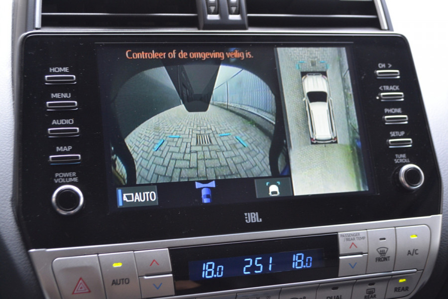 Toyota Land Cruiser 2.8 D-4D-F Black Edition Window Van