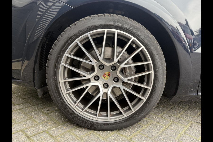 Porsche Cayenne Coupé 3.0 E-Hybrid Sport Chrono | Panoramadak | 360* Camera | Luchtvering | Bose |
