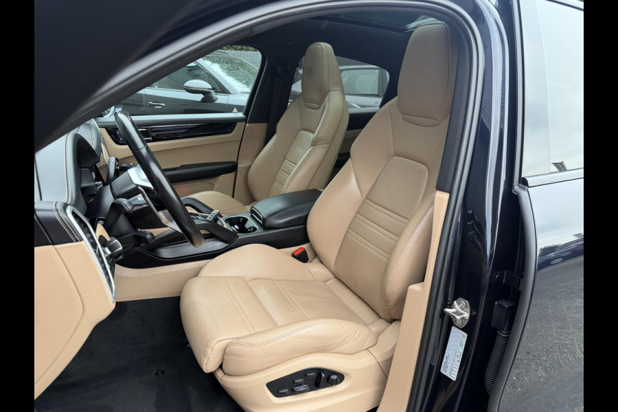 Porsche Cayenne Coupé 3.0 E-Hybrid Sport Chrono | Panoramadak | 360* Camera | Luchtvering | Bose |