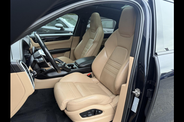Porsche Cayenne Coupé 3.0 E-Hybrid Sport Chrono | Panoramadak | 360* Camera | Luchtvering | Bose |