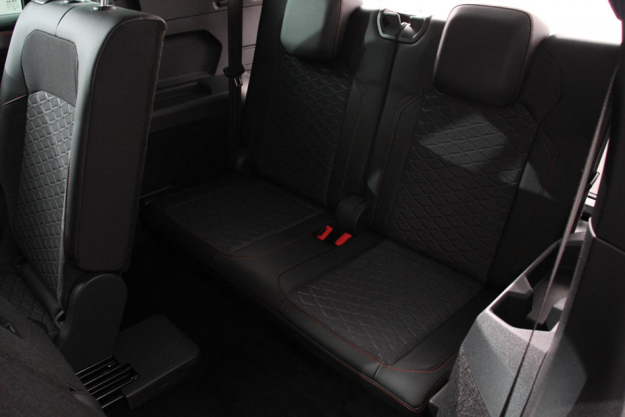Seat Tarraco 1.5 TSI 150pk FR DSG 7p. Navigatie Apple Carplay/Android Auto Camera Parkeer sensoren Digitale Cockpit  Stoelverwarming Stoel bestuurder electrisch verstelbaar