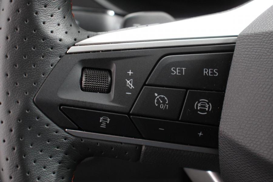 Seat Tarraco 1.5 TSI 150pk FR DSG 7p. Navigatie Apple Carplay/Android Auto Camera Parkeer sensoren Digitale Cockpit  Stoelverwarming Stoel bestuurder electrisch verstelbaar