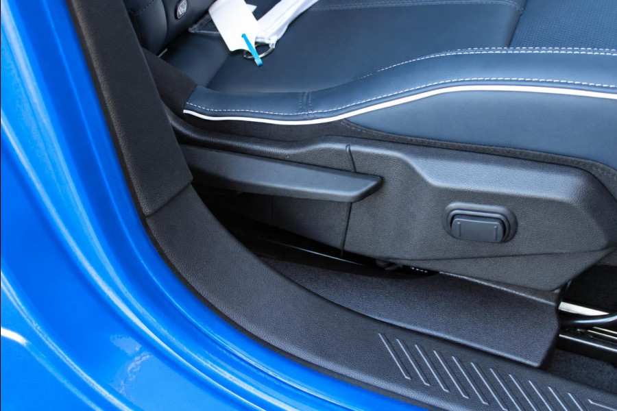 ALPINE A290 GTS 220PK 52 kWh | DEVIALET AUDIO SYSTEM | DRAADLOZE TELEFOONLADER | ELEKTRISCH VERWARMBAAR STUURWIEL | 19" LICHTMETALEN VELGEN "SNOWFLAKE" NOIR BRILLIANT | ALPINE LOGO OP ZIJSCHERMEN | BREMBO REMKLAUWEN "ROUGE RACING" | ALPINE TELEMETRICS PREMIUM | NAPPA LEDEREN BEKLEDING BLUE PROFOND/GRIS EVEE MET ALPINE STIKSELS EN LOGO | MICHELIN PILOT SPORT BANDEN | ALPINE SPORT CHASSIS | GROOTLICHT ASSISTENT | DCC | ADAPTIVE CRUISE CONTROL | PARKEERNSENSOREN VOOR ACHTER EN ZIJKANT | ACHTERUITRIJ CAMERA | HANDSFREE CARD | VERWARMBARE VOORSTOELEN | WARMTEPOMP | NAVIGATIE BY "GOOGLE