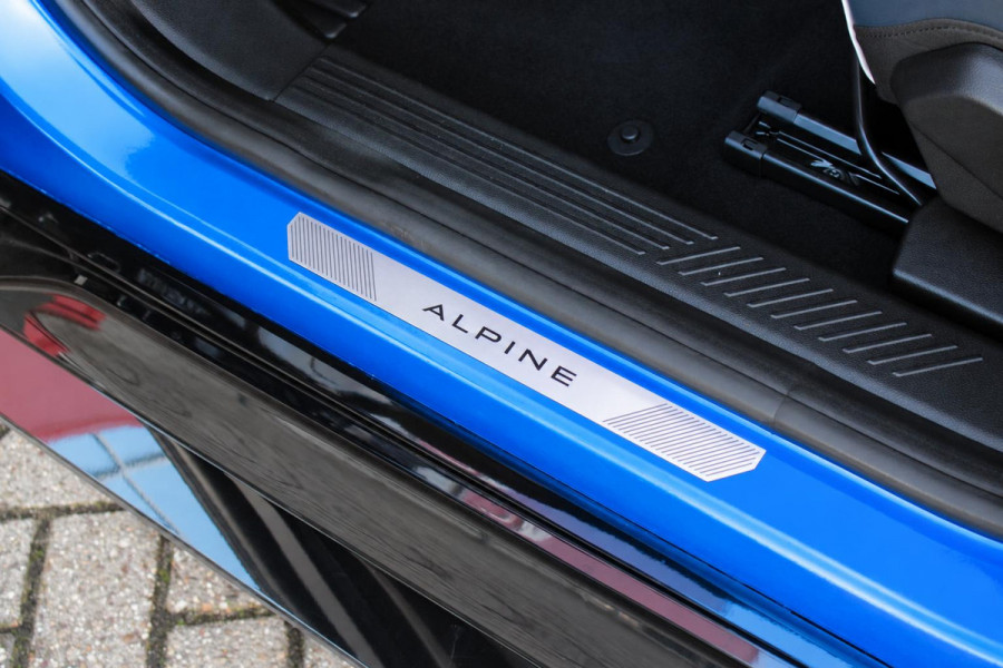ALPINE A290 GTS 220PK 52 kWh | DEVIALET AUDIO SYSTEM | DRAADLOZE TELEFOONLADER | ELEKTRISCH VERWARMBAAR STUURWIEL | 19" LICHTMETALEN VELGEN "SNOWFLAKE" NOIR BRILLIANT | ALPINE LOGO OP ZIJSCHERMEN | BREMBO REMKLAUWEN "ROUGE RACING" | ALPINE TELEMETRICS PREMIUM | NAPPA LEDEREN BEKLEDING BLUE PROFOND/GRIS EVEE MET ALPINE STIKSELS EN LOGO | MICHELIN PILOT SPORT BANDEN | ALPINE SPORT CHASSIS | GROOTLICHT ASSISTENT | DCC | ADAPTIVE CRUISE CONTROL | PARKEERNSENSOREN VOOR ACHTER EN ZIJKANT | ACHTERUITRIJ CAMERA | HANDSFREE CARD | VERWARMBARE VOORSTOELEN | WARMTEPOMP | NAVIGATIE BY "GOOGLE