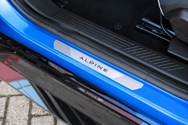 ALPINE A290 GTS 220PK 52 kWh | DEVIALET AUDIO SYSTEM | DRAADLOZE TELEFOONLADER | ELEKTRISCH VERWARMBAAR STUURWIEL | 19" LICHTMETALEN VELGEN "SNOWFLAKE" NOIR BRILLIANT | ALPINE LOGO OP ZIJSCHERMEN | BREMBO REMKLAUWEN "ROUGE RACING" | ALPINE TELEMETRICS PREMIUM | NAPPA LEDEREN BEKLEDING BLUE PROFOND/GRIS EVEE MET ALPINE STIKSELS EN LOGO | MICHELIN PILOT SPORT BANDEN | ALPINE SPORT CHASSIS | GROOTLICHT ASSISTENT | DCC | ADAPTIVE CRUISE CONTROL | PARKEERNSENSOREN VOOR ACHTER EN ZIJKANT | ACHTERUITRIJ CAMERA | HANDSFREE CARD | VERWARMBARE VOORSTOELEN | WARMTEPOMP | NAVIGATIE BY "GOOGLE