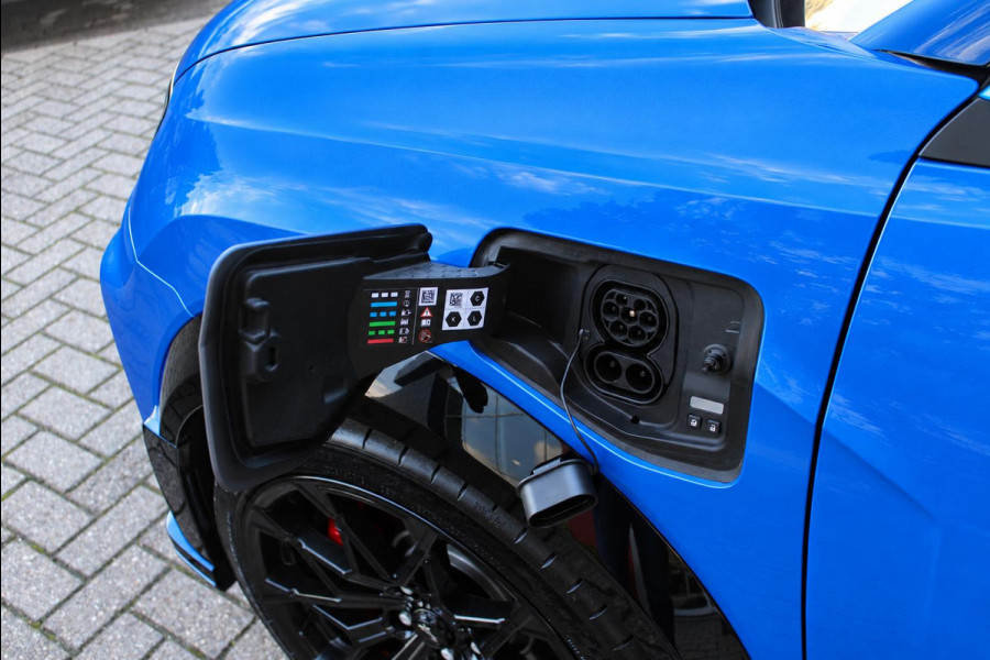 ALPINE A290 GTS 220PK 52 kWh | DEVIALET AUDIO SYSTEM | DRAADLOZE TELEFOONLADER | ELEKTRISCH VERWARMBAAR STUURWIEL | 19" LICHTMETALEN VELGEN "SNOWFLAKE" NOIR BRILLIANT | ALPINE LOGO OP ZIJSCHERMEN | BREMBO REMKLAUWEN "ROUGE RACING" | ALPINE TELEMETRICS PREMIUM | NAPPA LEDEREN BEKLEDING BLUE PROFOND/GRIS EVEE MET ALPINE STIKSELS EN LOGO | MICHELIN PILOT SPORT BANDEN | ALPINE SPORT CHASSIS | GROOTLICHT ASSISTENT | DCC | ADAPTIVE CRUISE CONTROL | PARKEERNSENSOREN VOOR ACHTER EN ZIJKANT | ACHTERUITRIJ CAMERA | HANDSFREE CARD | VERWARMBARE VOORSTOELEN | WARMTEPOMP | NAVIGATIE BY "GOOGLE