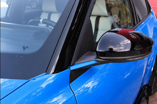 ALPINE A290 GTS 220PK 52 kWh | DEVIALET AUDIO SYSTEM | DRAADLOZE TELEFOONLADER | ELEKTRISCH VERWARMBAAR STUURWIEL | 19" LICHTMETALEN VELGEN "SNOWFLAKE" NOIR BRILLIANT | ALPINE LOGO OP ZIJSCHERMEN | BREMBO REMKLAUWEN "ROUGE RACING" | ALPINE TELEMETRICS PREMIUM | NAPPA LEDEREN BEKLEDING BLUE PROFOND/GRIS EVEE MET ALPINE STIKSELS EN LOGO | MICHELIN PILOT SPORT BANDEN | ALPINE SPORT CHASSIS | GROOTLICHT ASSISTENT | DCC | ADAPTIVE CRUISE CONTROL | PARKEERNSENSOREN VOOR ACHTER EN ZIJKANT | ACHTERUITRIJ CAMERA | HANDSFREE CARD | VERWARMBARE VOORSTOELEN | WARMTEPOMP | NAVIGATIE BY "GOOGLE
