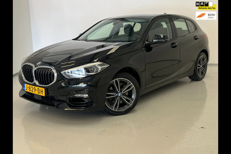 BMW 1-serie 118i Executive Edition / NL-auto / BTW / CarPlay