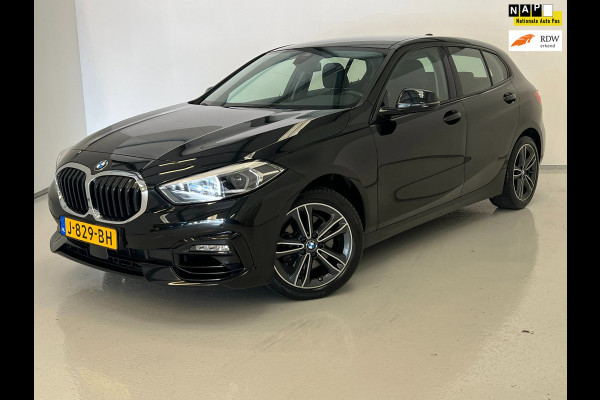 BMW 1-serie 118i Executive Edition / NL-auto / BTW / CarPlay