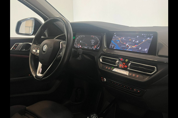 BMW 1-serie 118i Executive Edition / NL-auto / BTW / CarPlay
