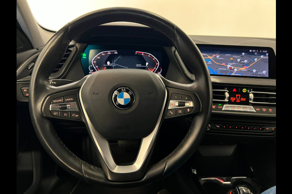 BMW 1-serie 118i Executive Edition / NL-auto / BTW / CarPlay