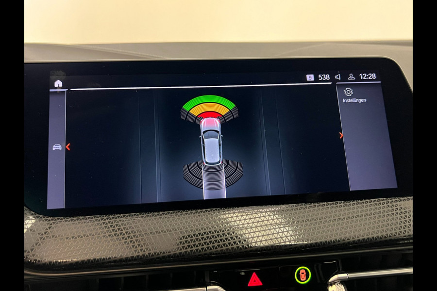 BMW 1-serie 118i Executive Edition / NL-auto / BTW / CarPlay