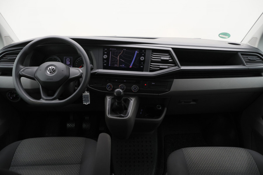 Volkswagen Transporter 2.0 TDI L2H1 30 DC Eerste Eigenaar, Airco, Cruise, Apple Carplay, DAB, PDC, Trekhaak, 16''