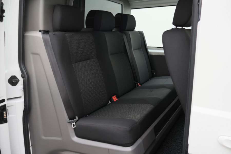 Volkswagen Transporter 2.0 TDI L2H1 30 DC Eerste Eigenaar, Airco, Cruise, Apple Carplay, DAB, PDC, Trekhaak, 16''