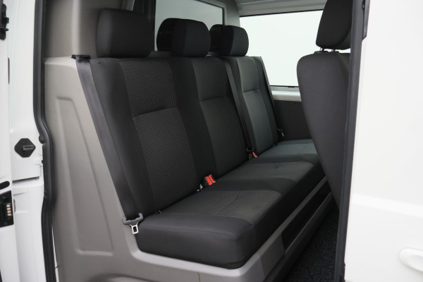 Volkswagen Transporter 2.0 TDI L2H1 30 DC Eerste Eigenaar, Airco, Cruise, Apple Carplay, DAB, PDC, Trekhaak, 16''