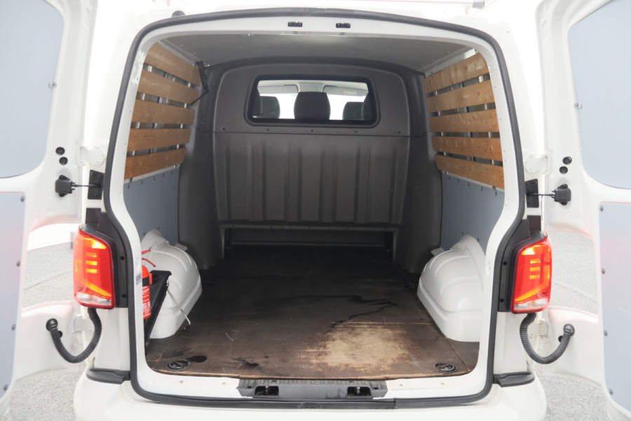 Volkswagen Transporter 2.0 TDI L2H1 30 DC Eerste Eigenaar, Airco, Cruise, Apple Carplay, DAB, PDC, Trekhaak, 16''