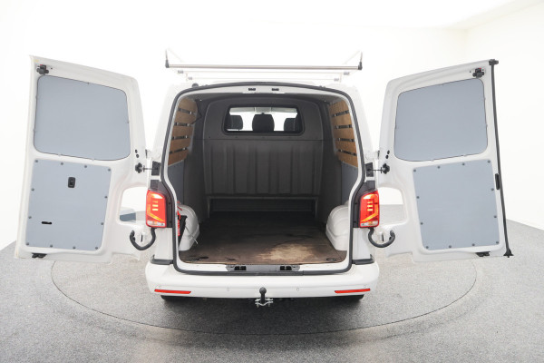 Volkswagen Transporter 2.0 TDI L2H1 30 DC Eerste Eigenaar, Airco, Cruise, Apple Carplay, DAB, PDC, Trekhaak, 16''