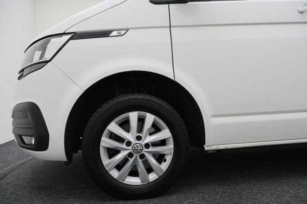 Volkswagen Transporter 2.0 TDI L2H1 30 DC Eerste Eigenaar, Airco, Cruise, Apple Carplay, DAB, PDC, Trekhaak, 16''