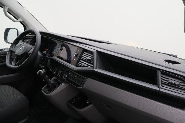 Volkswagen Transporter 2.0 TDI L2H1 30 DC Eerste Eigenaar, Airco, Cruise, Apple Carplay, DAB, PDC, Trekhaak, 16''